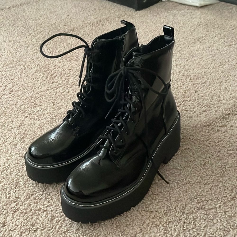 Women’s SODA platform combat boots heels black size 10 heels